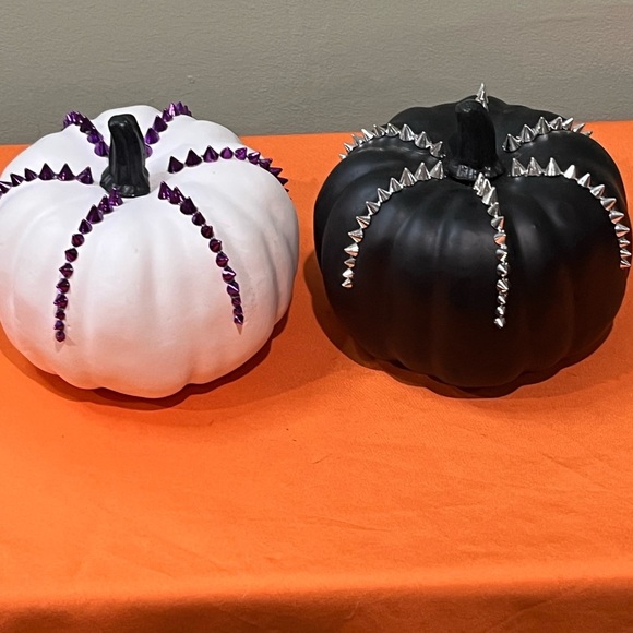 6/$25 Black and White Studded Pumpkin set - Picture 10 of 11